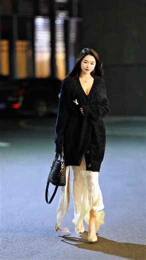 Beautiful CHINESE girls street【Fashion】very stylish 🥀