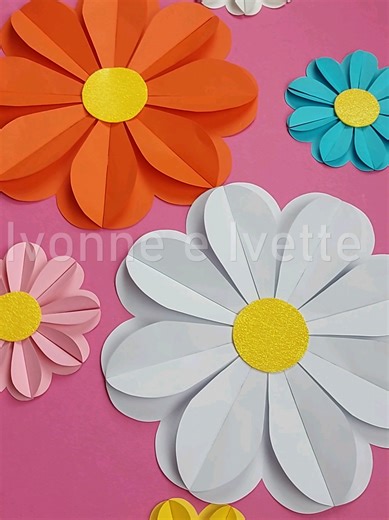 Flores de Primavera con Hojas de Color: Manualidades Creativas