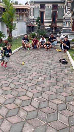 DEDE OMING CHASES BY A CAR