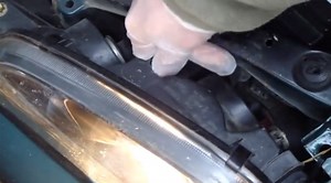 How to Adjust Headlight Beam on 1995-2000 Toyota Corolla