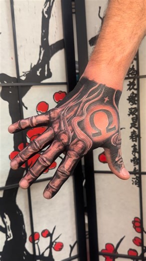 TatsbyKozy on Instagram: "Message to book 😜 Hand tattoos create opportunities 🤞🏽 Bro stopped by Tarbenders while I was workin after our session, ended up linking with one of the cover band at tally ho 😂 cause the hand tat 👋🏽 commit to the hand tat. Shout out to CK for introducing me to Chris, so grateful 🙏🏼"