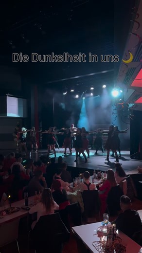 ManiaX Showtanz on Instagram: "Auftritte lieben wir! Hier in Bayreuth bei den Hexen !!! #showtanzgruppe #crewlove #maniax #schautanz #fasching"