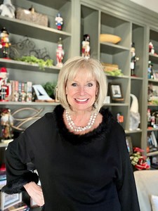 Fashion over 50: Ways to Hide the Aging Neck