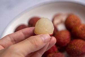 I bought S$60/kg seedless lychees — Was it worth it?