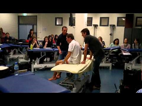 Hyperreflexia of the kneereflex