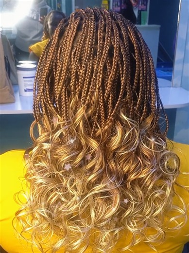 Lightweight hairstyles for this holiday with Ponytail Star🤗🤗🔥 by @DarlingKenya and stylist @metrine Atsieno #goviral #foryoupage #bohobraids #poshbeautyeldoret #viralvideo