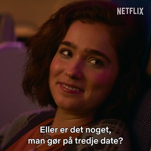 Se Haley Lu Richardson og Ben Hardy i den søde romantiske film Kærlighed ved første blik – nu på Netflix! 😍 | Netflix