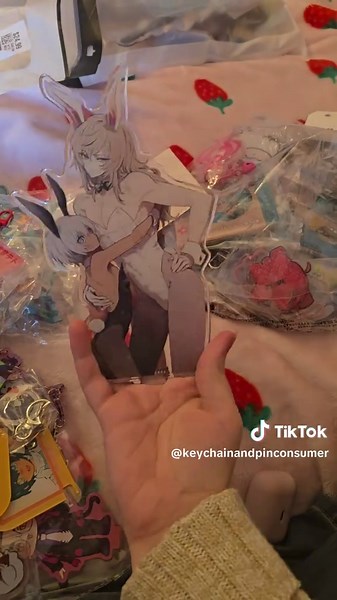 Thrift Store Finds: Keychains and More Unboxing