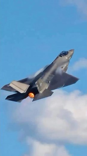 This Fighter Just Kept Climbing... Until Only FIRE Was Left 😳🔥 #FighterJet #Afterburner