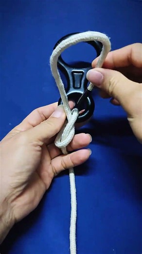 Round Turn and Two Half-Hitches: Secure and Strong