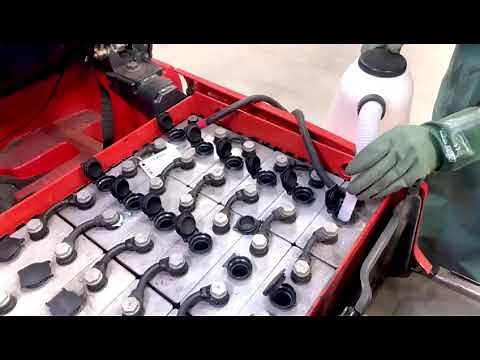 Battery Topping and Maintenance of your Forklift Truck Battery
