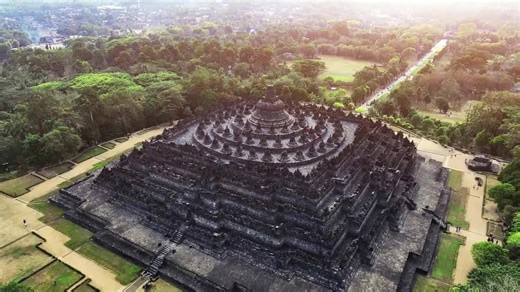 Los exuberantes paisajes de Java se revelan en un impresionante recorrido aéreo