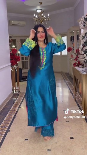 Dolly's Signature Style: Trending Fashion Insights