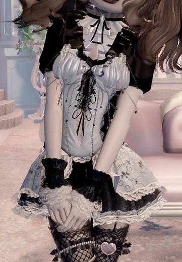 DTI dropped such a beautiful update, so I made a cute maid to help keeping it clean˚✧₊⁎❝᷀ົཽ≀ˍ̮ ❝᷀ົཽ⁎⁺˳✧༚ You’re welcome, @Dress To Impress 🤭🖤 BTW this new snowflakes set is sooo cute to style as uniform . . . . #dresstoimpress #dress_to_impress #dti #dtiupdate #roblox