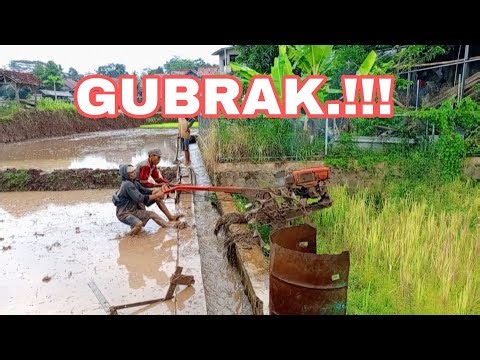 Selesai garap traktor pulang lewati kali irigasi.!!!
