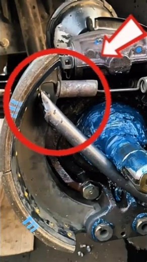 truck drum brake spring installation process.#shorts #mechanic #engineering #working #diy