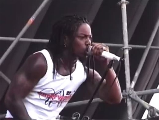 -NuMetalForever- on Instagram: "//Sevendust performing “Terminator” during “Vans Warped Tour 1999” at “Parc des Îles” in Montreal, QC, Canada on July, 23rd, 1999!// - 📸: Andy Mak on YouTube! #sevendust #lajonwitherspoon #johnconnolly #morganrose #clintlowery #vincehornsby #sonnymayo #home #denial #priase #animosity #alpha #colddaymemory #hopeandsorrow #seasons #next #blackoutthesun #bloodandstone #truthkiller #facetoface #numetal #heavymetal #metal"