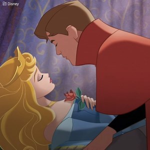 Vendieron “La Bella Durmiente” como un cuento inocente… su verdadera historia esconde un relato de horror. La historia escrita por el italiano Giambattista Basile no estaba hecha precisamente para niños, ya que posee un desenlace atroz que pocos conocen. Talía es el nombre real de la princesa, quien tras caer en un sueño profundo, es usada por un hombre para actos impuros. Al despertar de la maldición se da cuenta que tuvo dos hijos de un desconocido… y que su pesadilla aún no se había terminado