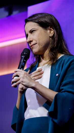 Raquel Lyra on Instagram: "Ser mãe já é um exercício diário de responsabilidade, né minha gente? Ser governadora, também. Nos dois papéis, tem algo em comum: cuidar de gente, tomar decisões difíceis, ouvir com atenção, acolher quando é preciso e assumir as consequências de cada escolha. Governar Pernambuco é olhar para milhões de pessoas. É organizar a casa, puxar a orelha quando precisa, proteger sempre e pensar no amanhã. Entre afeto e firmeza, sigo fazendo política com humanidade, responsabil