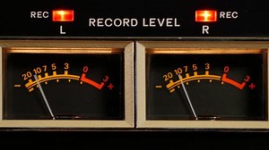 clip-24226651-analog-vu-meter-vintage-tape-recorder-machine