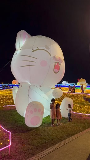 LUNA LIGHTS WONDERLAND 🔅 Malaysia Largest Lights Park 🔅 7 unique theme (exclusively in Malaysia) 🎖️ 3 times Malaysia Book Of Record” 🎖️ Malaysia Consumer Award 2024/25 📅 12 Sept – 26 Oct 2025 🕖 7:00 PM – 12:00 AM 📍 Elmina Central Park Shah Alam, Selangor. 🎟️ Ticket Prices: 👨‍🦱 Adult – RM18 👧 Children – RM8 ♿ OKU – FREE Visitor Info Luna Lights Wonderland @ Elmina Central Park 📍 Main Entrance (Strictly NO PARKING permitted): Elmina Central Park https://maps.app.goo.gl/6e3dAiVHh4Vg3tEr