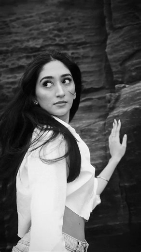 bela 🤍 on Instagram: "🩶 model: @belabhagwandas videography: @yash_r_photo make-up & hair: @bossupza #yashrphotography #bossupsa #coastaleditiorial #thompsonsbay #ballito #beachphotoshoot #naturalbeauty"