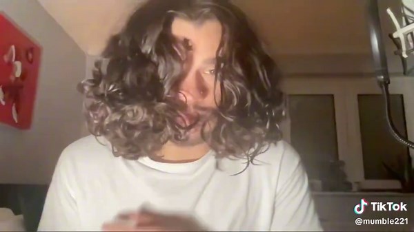 Exploring the Hyperpop Sound with Mumble221