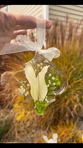 Beautiful memorial flowers preserved forever in special keepsakes.❤️ Molds: @aajmolds #memorialflowers #love #flowerpreservation #flowerpreservation #art #resin #handmade #keepsake #gift #usa #asmr #instagram #familytime #indiana #hope #florist #blessed #christfollower | Forever Florals Preservation