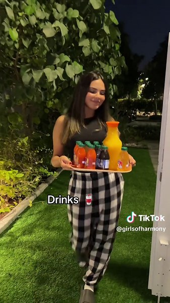 Bring a dish pj party w the girls 💓#fyp #bringaboardnight #christmas #newyear #bestfriends #dancers #dubai#viral#pjparty #trend