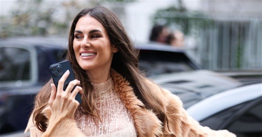 La position préférée des femmes pour faire l'amour change après 40 ans ! Et voici celle qui est plébiscitée...