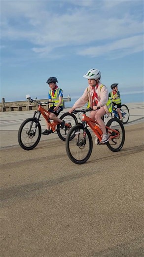 POV: Daddy Ran to Protect His Little Girl ❤️🚴‍♂️ | Sweet Beach Parenting Moment #baby #cutebaby