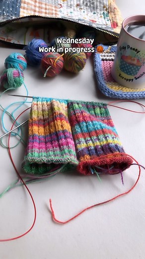 Jen / Scrappy Knits and Knitting Patterns on Instagram: "Easy Peasy Scrappy Socks KAL 🌈🧶🧦❤️ Join us any time and knit scrappy socks with the whole world! ..runs through March 31 😊🌈🧦 Follow the tag #easypeasyscrappysockskal2024 for colorful inspiration. Mugs @yarntailsprinting ☕️🧶 More information on my page ☝🏻🤓🧶 #socks #sockknitting #sockknittersofinstagram #sockknitter #sockknittingaddict #sockknitters #sockknittersofig #knitting #happysocks #sockstagram #knittinglove #knittingsocks #