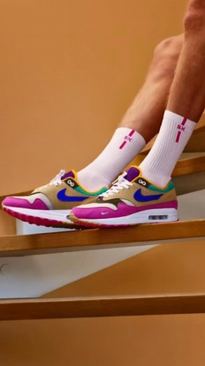 ✨ New Drop ✨ Meet your new go-to tennis socks 🧦 Made from organic cotton for max comfort & style. ⚪ White with 6 logo colors ⚫ Black with classic white logo Mix them with your favorite fit & sneakers – clean, minimal, and made to last. 🌱 | Supersox