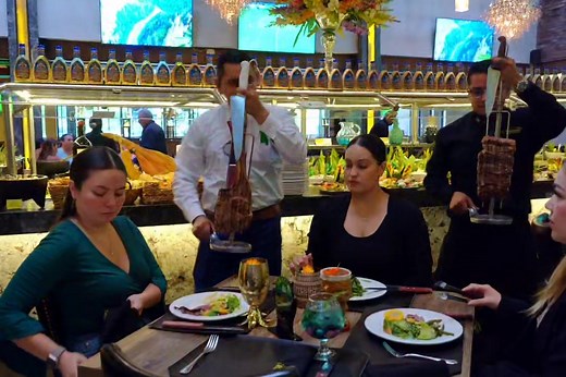 714 reactions · 57 shares | ¡Vive la experiencia en Mr. Pampas...