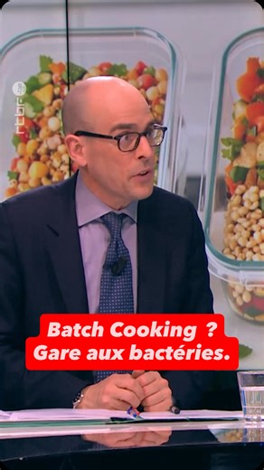 Professeur Fabrizio Bucella on Instagram: "Préparer les repas le dimanche pour toute la semaine ? C’est le principe du Batch Cooking. ⚠️​ Gare aux bactéries et à la contamination. Dans la fabuleuse émission « On n’est pas des Pigeons » sur la RTBF avec les grandioses Fanny, Simon, Carlo et Jess. Salukes #science #batchcooking #profbucella #lasciencepeuttout — @fannyjandrain @simon_francois_officiel @carlo_de_pascale @jessicarigaaa"