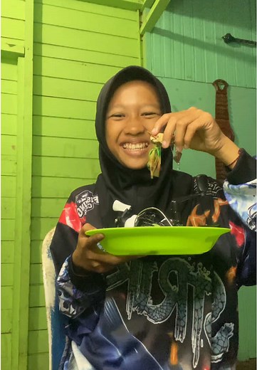 Makan Malam Seru Sambil Mancing