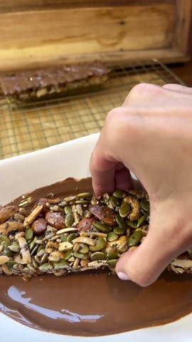 Alissa Steinberg RD CDE MHSc on Instagram: "Comment BARS, and I will send along the cooking instructions! Once there are 1,000 comments, I will pin the recipe details for you in the comments🤍 These Nutty Granola Bars are SO easy, and end up being WAY CHEAPER and healthier than store bought versions. These are the perfect afternoon snack, as they are high in protein and are less processed, making them an anti-inflammatory and hormone balancing snack. Not to mention, all the nutrients from