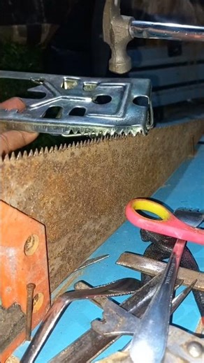 Don’t Trash That Rusty Saw — This Simple DIY Fix Works Wonders!”