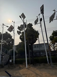 [Hot Item] Durable Industrial Light Pole with Single Arm and High Yield Strength