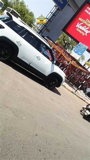 Guess karo hum kahan ghumne aaye hain? 🤩 #bhojpuri #automobile #comedy
