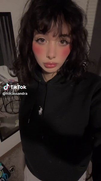 cassandra (@hiicassandra)’s videos with SLOW DANCING IN THE DARK - Joji
