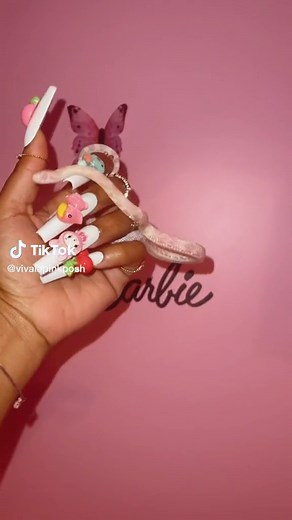 💖💗 When pink is life you get a pink pet snake 🫢✨ #pinkaesthetic #pinklover #pinkobbsessed