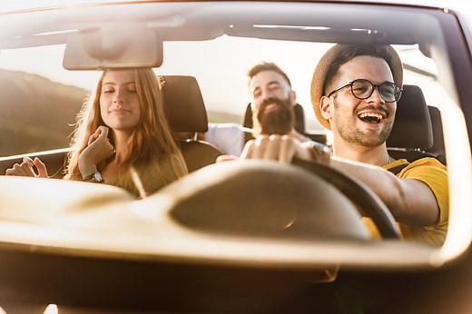 Las 20 mejores canciones para un road trip en coche