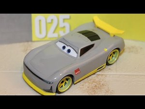 Mattel Disney Cars 3 Ernesto #25 (Rust-eze Racing Center Next-Gen Trainee)