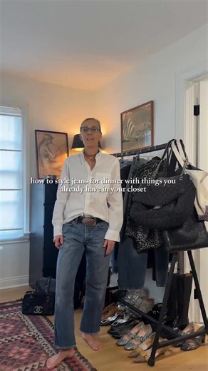 T. Thompson | Home & Lifestyle on Instagram: "There’s a formula I swear by and rely on if I need to get dressed quickly for last-minute dinner plans. It’s so simple, but always works to make me feel pulled together so here it is; 1. Jeans 2. Button down or tee 3. Blazer 4. Statement Shoes 5. My favorite jewelry 6. An elegant bag And voila! Dressed in 10 minutes and ready to walk out the door! Jeans- Vintage men’s 501 @levis Shirt- @jcrew button down Blazer- old Theory from Second Chance Shoes- S