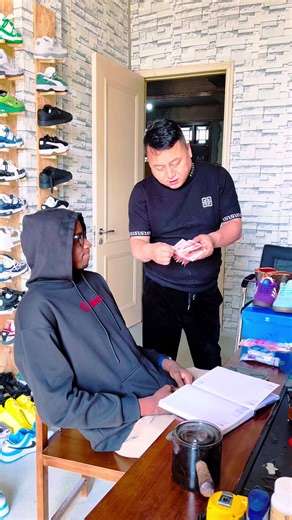 Hello, everyone, I am a Chinese shoe wholesaler. If you want to buy Chinese shoes, please leave a message like me.#Guangzhou #伊拉克 #肯尼亚 #利比亚 #非洲 #利比亚