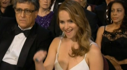 Oscars host Seth MacFarlane sings hilarious boob song