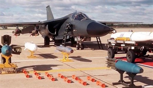 FB-111 放油口、弹仓介绍