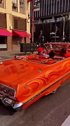 This Paint Job Design Is Crazy🔥🍊#lowrider #lowrideraddicts #lowriderlife #lowriders #hydraulics #losangeles