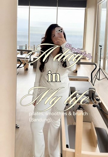 yang bikin seru tuh pilates di @Life Pilates Studio 🤍🩰 bener” nyaman banget tempatnya apalagi kelasnya super fun tapi tetep ngebakar kalori hihi.. #adayinmylife #lifepilatesbandung #luibandung #bandungplacetogo #francsmoothies